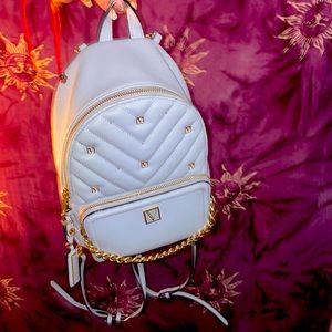 The victoria small backpack